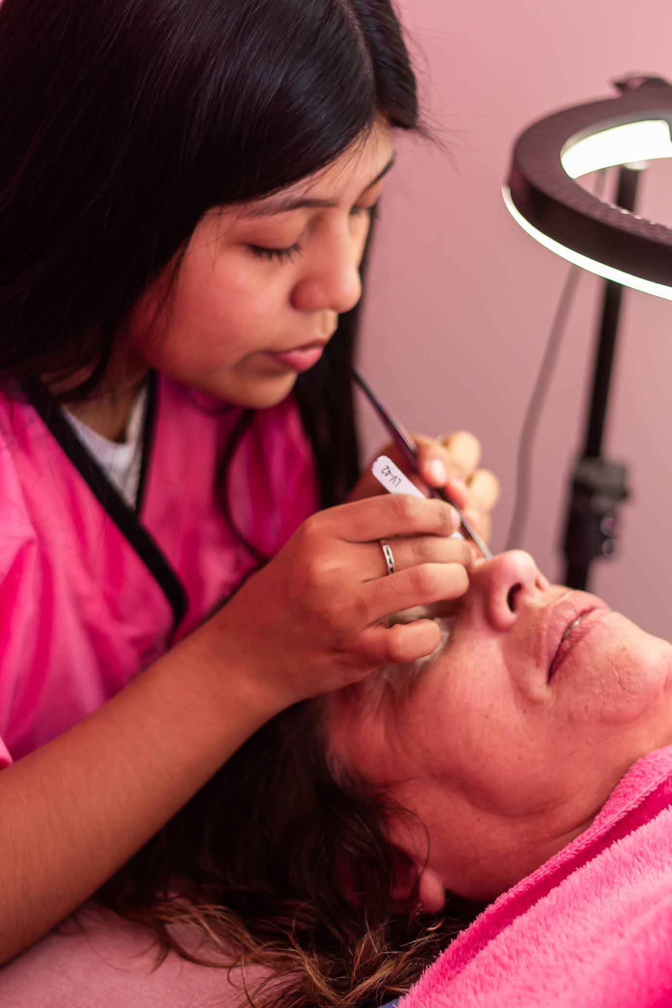 Extensiones de pestañas, laminado, perfilado, con o sin henna